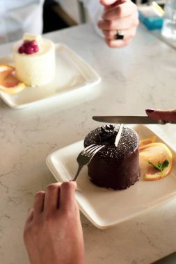 Masada lezzetli bir pasta var.