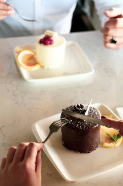 Masada lezzetli bir pasta var.