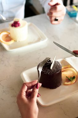 Masada lezzetli bir pasta var.