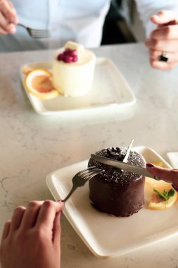 Masada lezzetli bir pasta var.