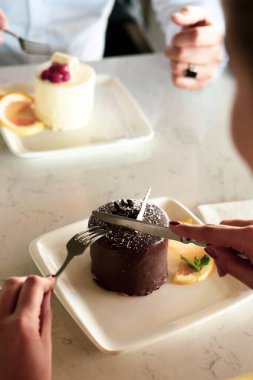 Masada lezzetli bir pasta var.