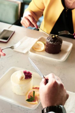 Masada lezzetli bir pasta var.