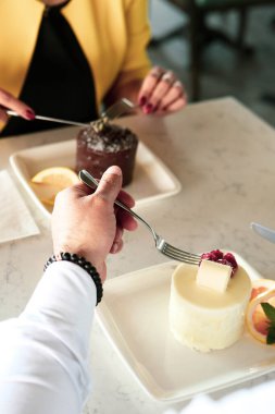 Masada lezzetli bir pasta var.