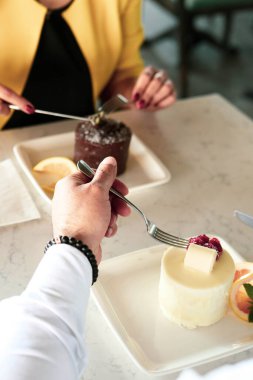 Masada lezzetli bir pasta var.