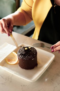 Masada lezzetli bir pasta var.