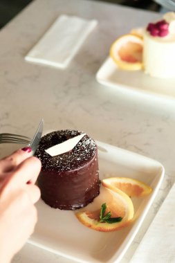 Masada lezzetli bir pasta var.