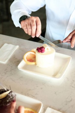 Masada lezzetli bir pasta var.