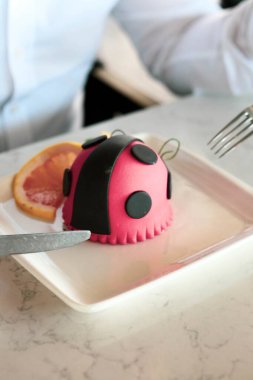 Masada lezzetli bir pasta var.