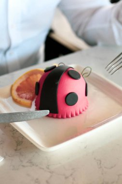 Masada lezzetli bir pasta var.