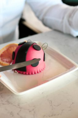 Masada lezzetli bir pasta var.