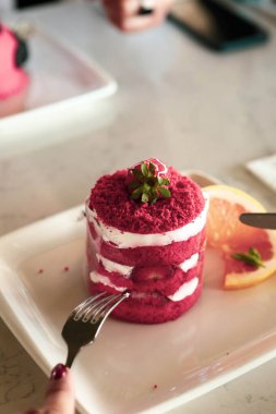 Masada lezzetli bir pasta var.