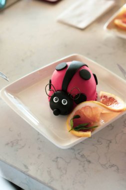 Masada lezzetli bir pasta var.