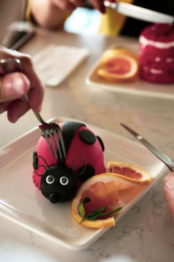 Masada lezzetli bir pasta var.