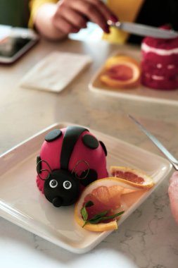 Masada lezzetli bir pasta var.