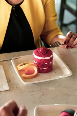 Masada lezzetli bir pasta var.