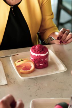 Masada lezzetli bir pasta var.