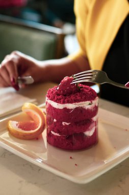 Masada lezzetli bir pasta var.