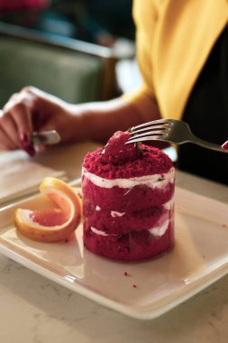 Masada lezzetli bir pasta var.