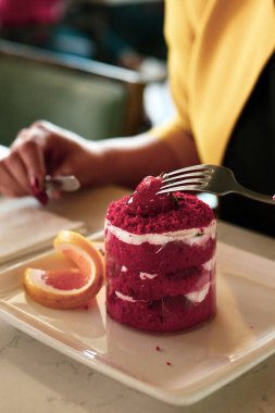 Masada lezzetli bir pasta var.