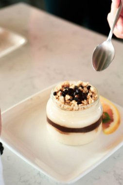 Masada lezzetli bir pasta var.