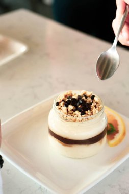 Masada lezzetli bir pasta var.