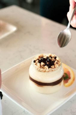 Masada lezzetli bir pasta var.