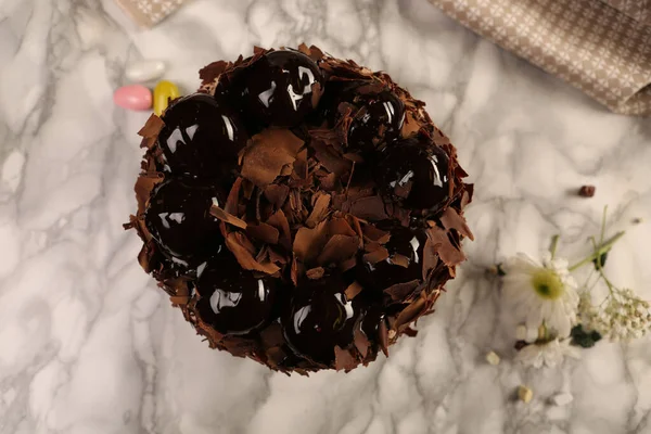 Masada lezzetli bir pasta var.