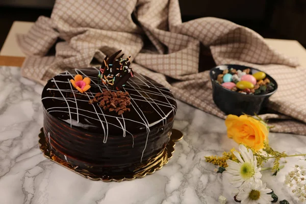 Masada lezzetli bir pasta var.