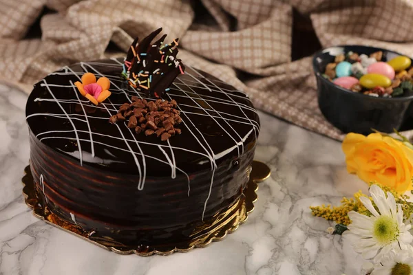 Masada lezzetli bir pasta var.