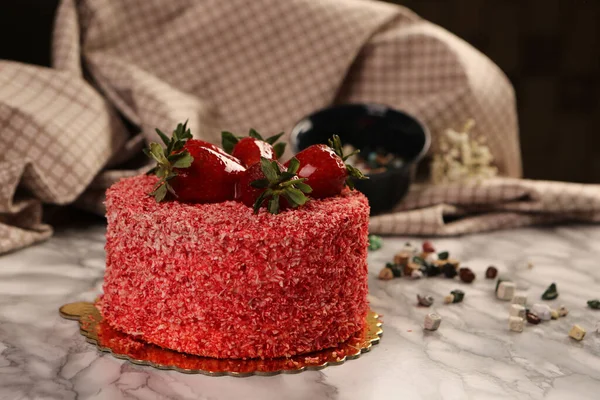 Masada lezzetli bir pasta var.