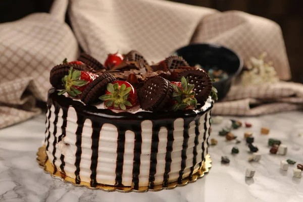 Masada lezzetli bir pasta var.