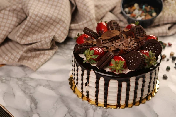 Masada lezzetli bir pasta var.