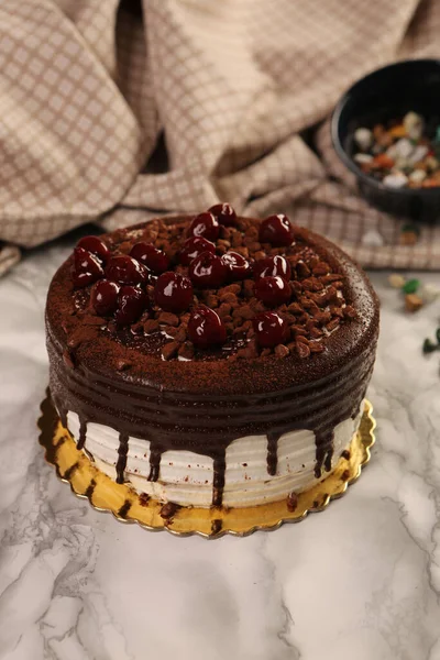 Masada lezzetli bir pasta var.