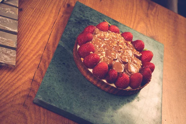 Tafel Mit Leckerem Kuchen Auf Dem Tisch — Stockfoto