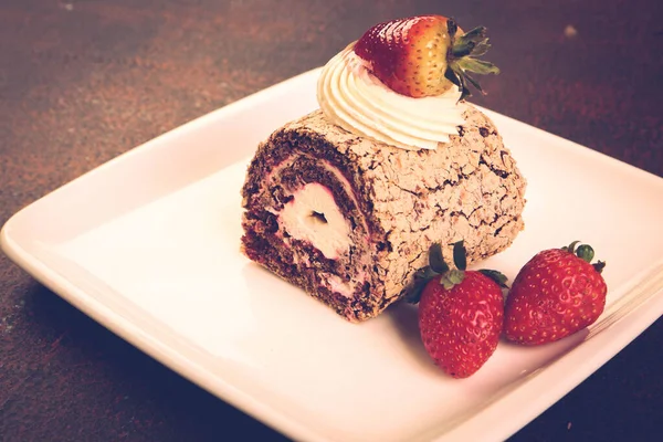 Masada lezzetli bir pasta var.