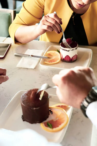 Masada lezzetli bir pasta var.