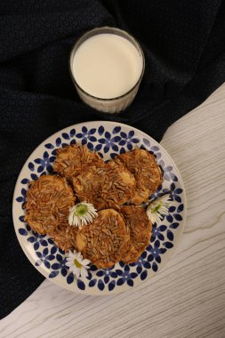 Koyu çikolata parçaları ile tanımlama