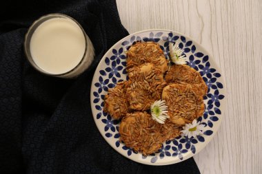 Koyu çikolata parçaları ile tanımlama
