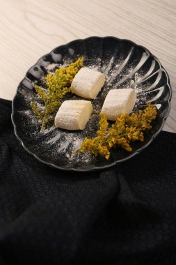 Koyu çikolata parçaları ile tanımlama