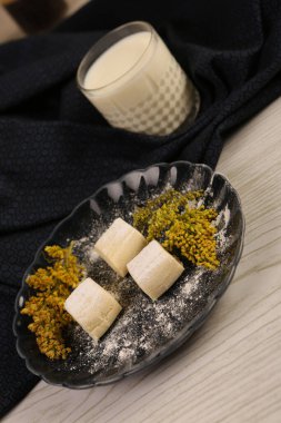 Koyu çikolata parçaları ile tanımlama