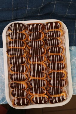 Koyu çikolata parçaları ile tanımlama