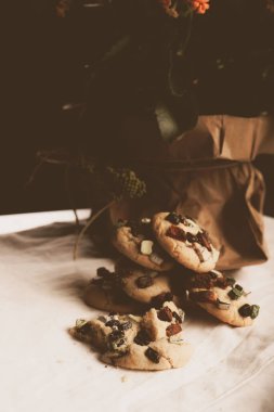 Koyu çikolata parçaları ile tanımlama