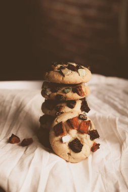 Koyu çikolata parçaları ile tanımlama