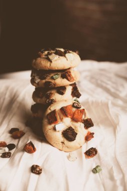 Koyu çikolata parçaları ile tanımlama