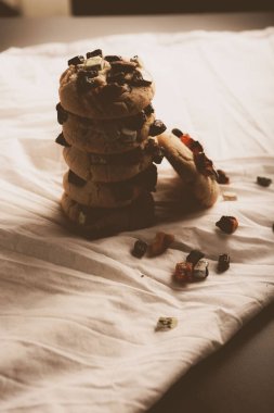 Koyu çikolata parçaları ile tanımlama