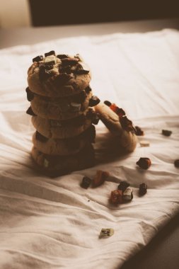 Koyu çikolata parçaları ile tanımlama