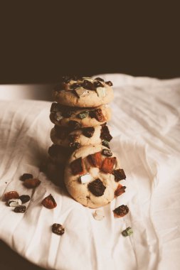 Koyu çikolata parçaları ile tanımlama