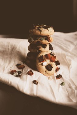 Koyu çikolata parçaları ile tanımlama