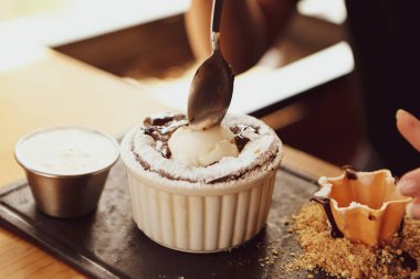 dondurma çikolatalı sufle