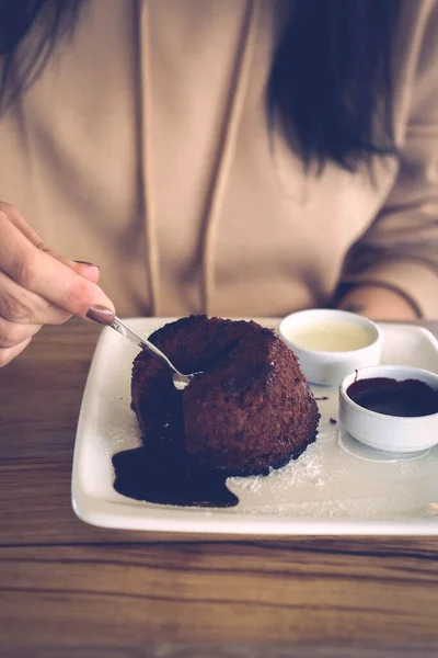 Souffle Chocolate Com Sorvete — Fotografia de Stock